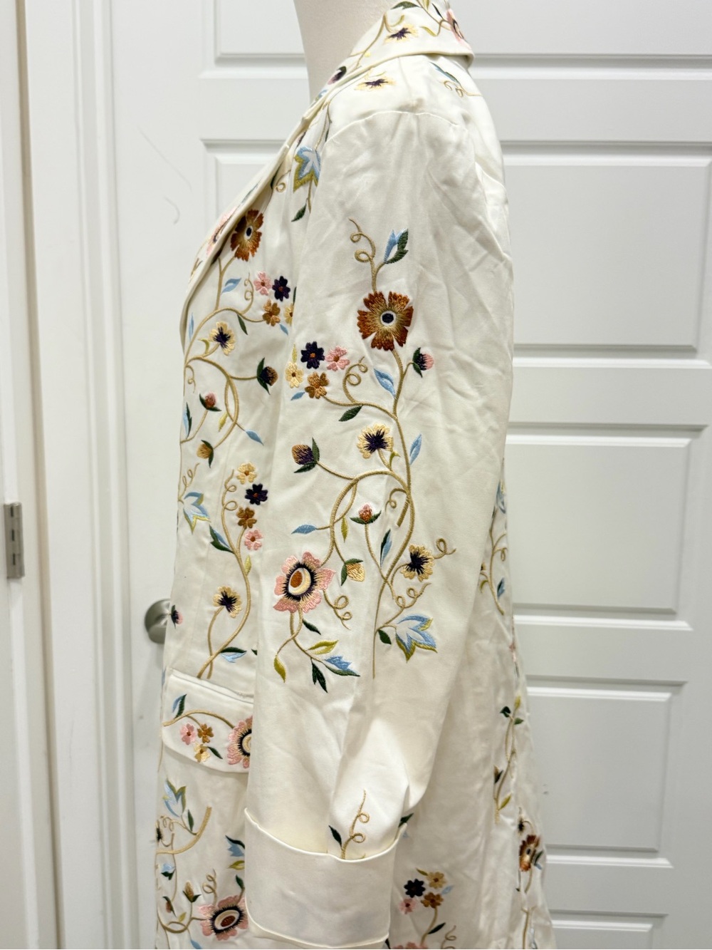 Blaine Trump Embroidered Floral Satin Sleep Shirt - Ivory NWT - Picture 3 of 13